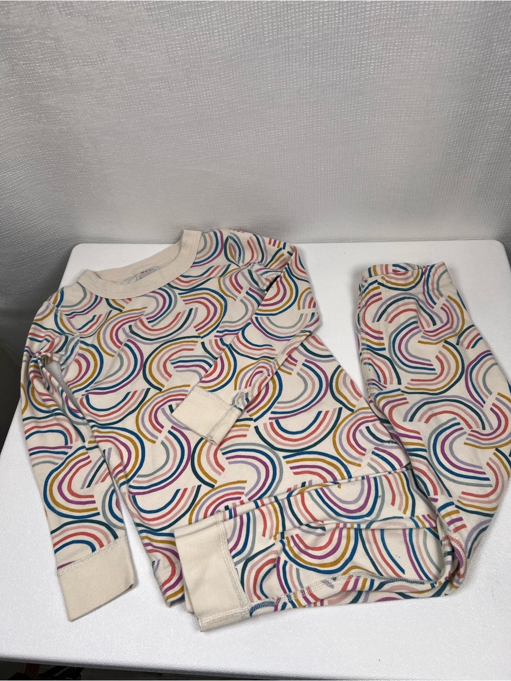 Hanna Andersson Kids Cream Multi-Color Rainbow Arc Pajama Set Size 4/100cm